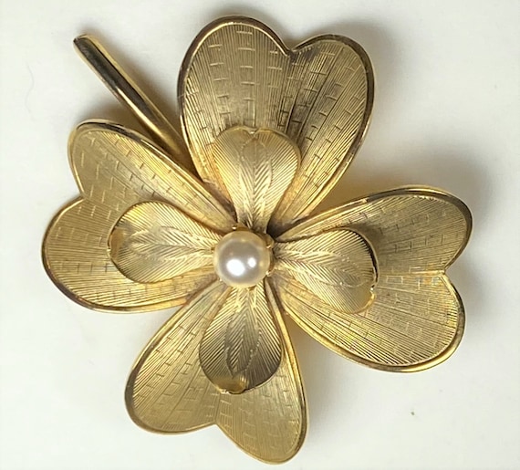 Vintage Gold Tone Heart Petal Flower Floral Brooc… - image 1