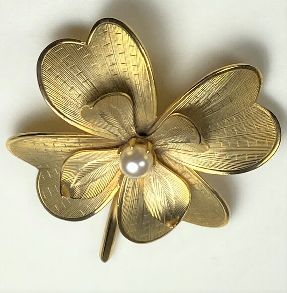 Vintage Gold Tone Heart Petal Flower Floral Brooc… - image 2