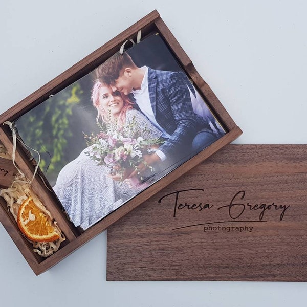 Fotografía de lujo de madera de nogal, caja de presentación de 7 "x 5", tapa deslizante, logotipo grabado + unidad flash USB de madera, embalaje de álbum de fotos de boda