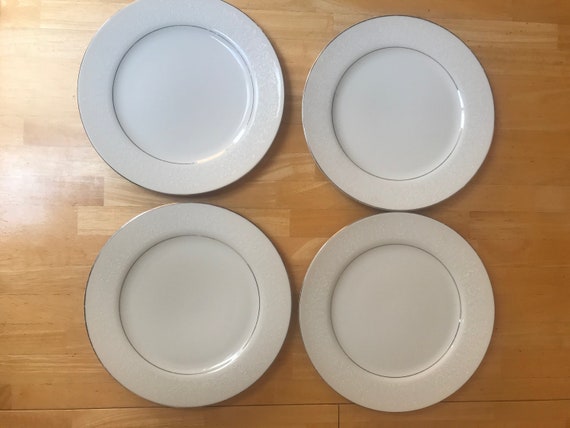 Crown Victoria Fine China Dinner Plates in Lovelace China Pattern