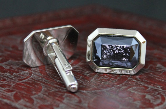 An  elegant pair of vintage cuff links. The gloss… - image 2