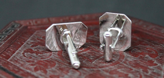 An  elegant pair of vintage cuff links. The gloss… - image 4