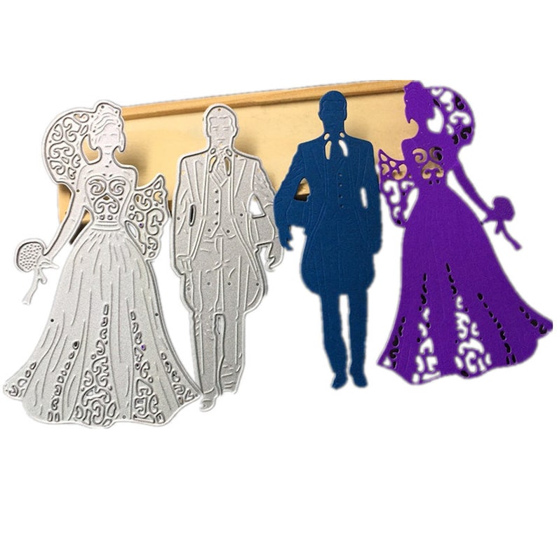 Puede incluir: Troqueles met&aacute;licos de una novia y un novio con atuendo de boda. La novia lleva un vestido blanco con detalles intrincados y un tocado floral. El novio lleva un traje con pajarita. Los troqueles son de color plateado.