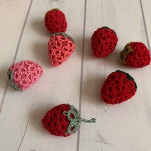 Tatting lace pattern strawberry