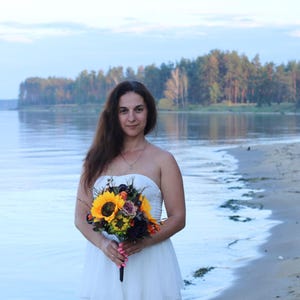 Ramo de novia de girasoles: flores rústicas bohemias para novias