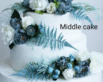 Adorno floral azul para tarta de bodas: decoración rústica de flores para tarta