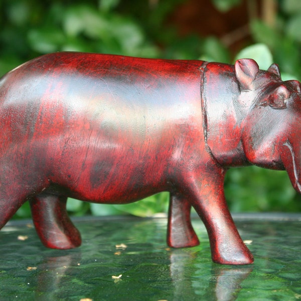 Grande main sculptée en bois Hippopotame