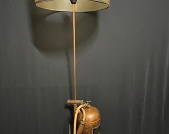 Tendance Steampunk : Léon 2 / Lampadaire / Ancien pulvérisateur / Steampunk / Muratori