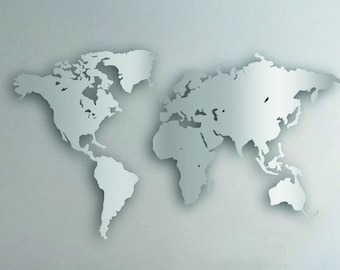 Puede incluir: Ilustración de un mapa del mundo estilizado en gris claro. Los continentes se representan en un estilo minimalista, bidimensional, con un sutil efecto de sombra. El fondo es de color gris claro sólido.