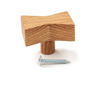 Modern Bowtie Oak Wooden Drawer Knob – Solid Oak Minimalist Pull Handle Screw-in Mounting