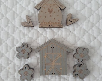 Boutons en bois fleurs, chalets et coeurs