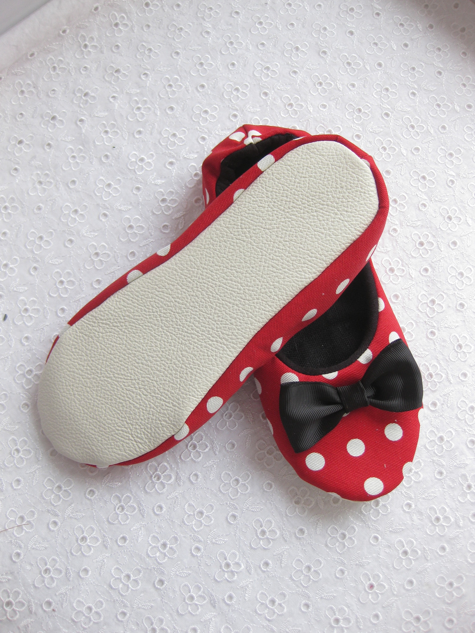 ballet slippers, mini mouse ,spa slippers, cotton slippers, gift women, gift girl, cozy slippers, womens slippers, womens house