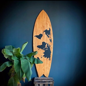 Deko Surfboard Weltkarte aus Massivholz