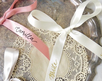 Personalised Calligraphy Ribbon Bow Place Settings – Custom Guest Name Tags for Weddings, Dinner Parties & Events