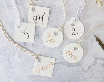 Mini Calligraphy Gift Tags – Personalised Twine-Tied Tags for Favours, Dates & Initials – Round or Square