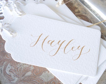 Personalisierte Geschenkanhänger für Hochzeiten, Kalligraphie-Platzkarten-Namen mit Schnur