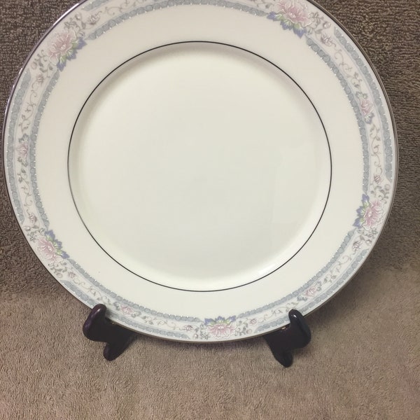 Dinner Plate (10 3/4) from Lenox's "Charleston" Pattern