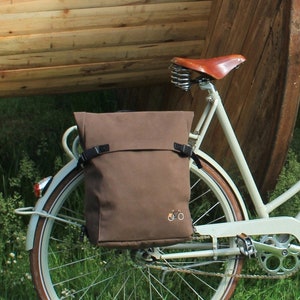 Unisex Backpack for cyclists and waterproof rear bikebag in BROWN