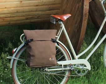 Unisex Backpack for cyclists and waterproof rear bikebag in BROWN