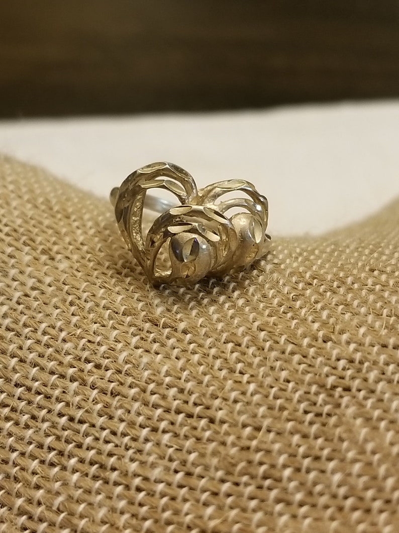 Vintage sterling silver heart shaped ring