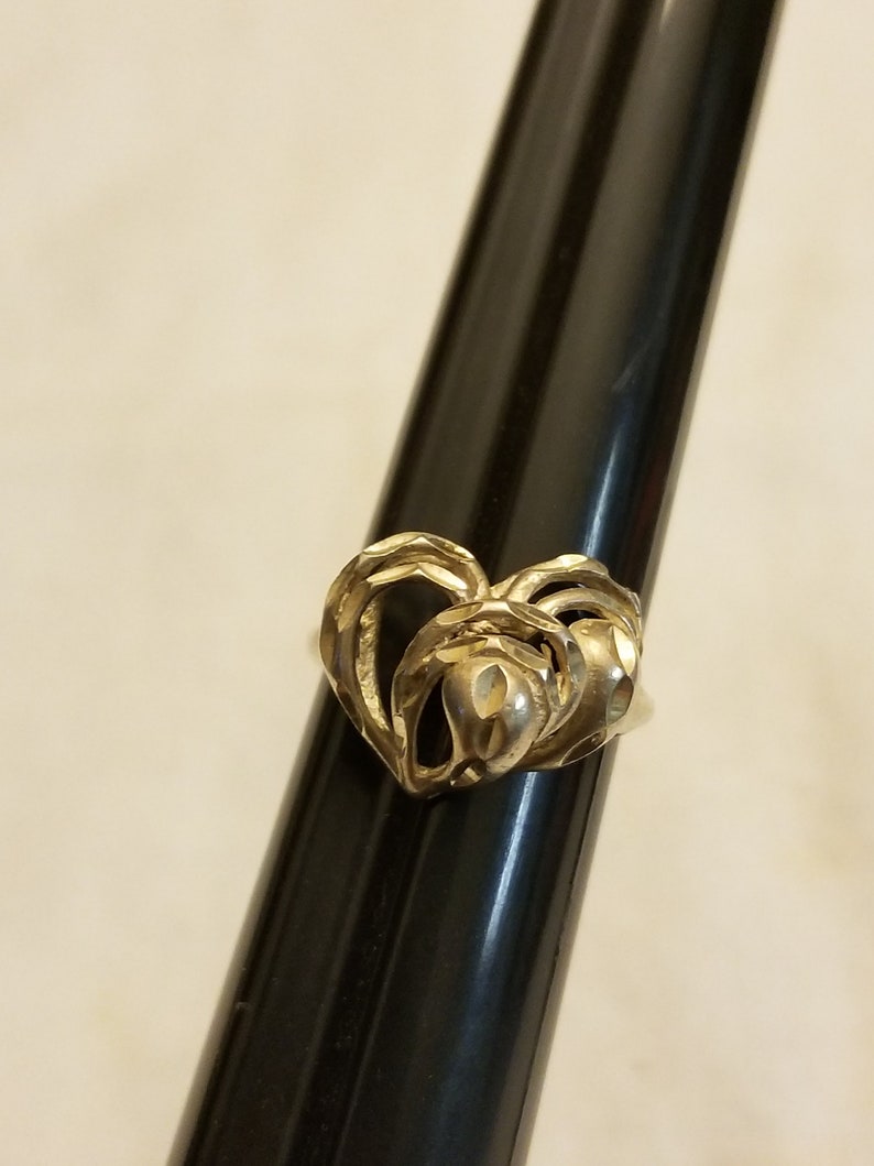 Vintage sterling silver heart shaped ring