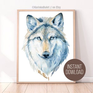 Könnte beinhalten: Aquarellmalerei eines Wolfskopfes mit blauem und weißem Fell. Der Wolf blickt dem Betrachter mit einem ernsten Ausdruck direkt an. Der Hintergrund ist weiß.