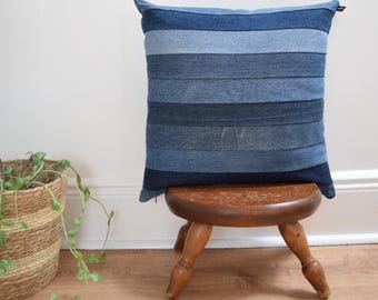 Handgefertigtes, Modernes Unikat Patchwork Denim Kissen: Recycelte Jeans , 50 x 50 cm