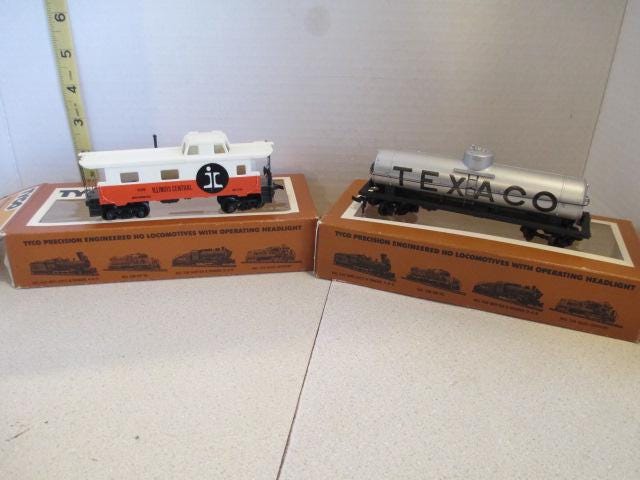 Vintage Lot of 2 Tyco- Texaco tank Car/Illinois Central Car