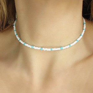 Gargantilla de cuentas de semillas blancas, collar de cuentas azules, joyería de cuentas de semillas
