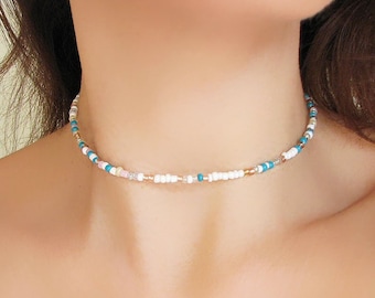 Collana girocollo con perline bianche, collana con perline colorate
