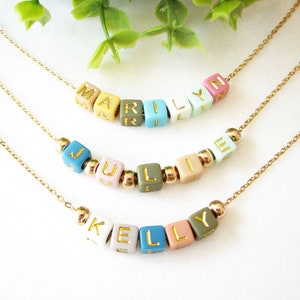 Collar de cuentas con nombre, collar con nombre personalizado, collar con letras coloridas, collar con palabras y cuentas cuadradas