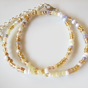 Dainty mix gold seed bead choker necklace made of 2.9mm glass seed beads. Length is 13 inches or 15 inches plus 2 inches extender chain. Closes with stainless steel lobster clasp.