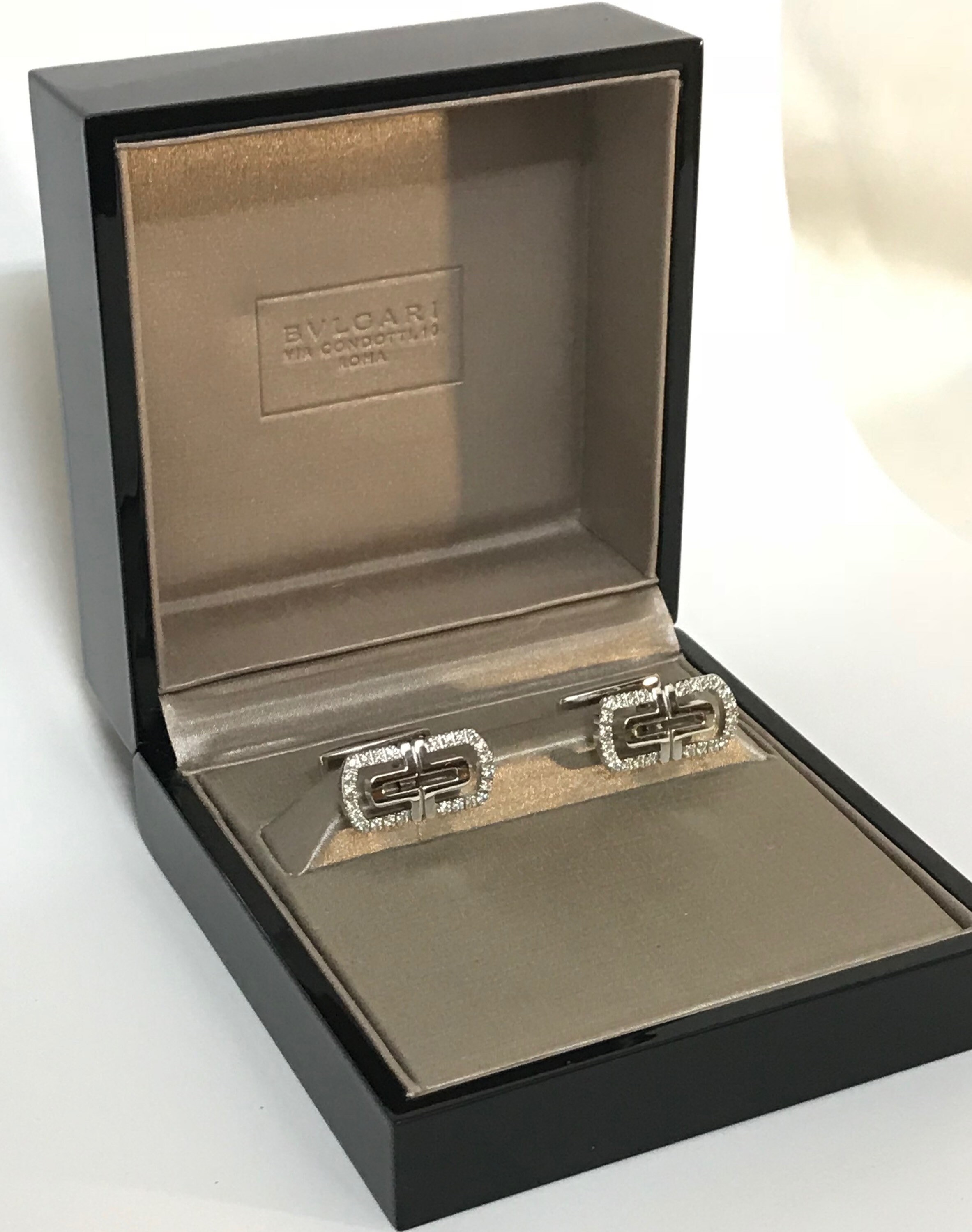 ブルガリ パレンテシ ホワイトゴールド 18K カフスボタン ダイヤモンド