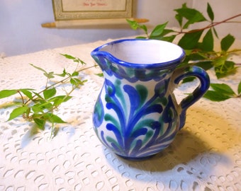 Granada Keramik KRUG mit Henkel und Ausgiesser handbemalt