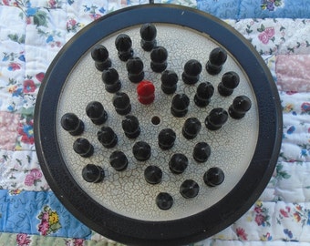 Solitaire Game, Round, Pegs to remove, 32 pegs,