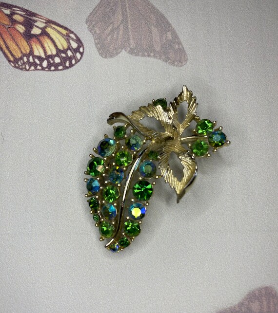Vintage Lisner Aurora Green Rhinestone Gold Tone Leaf Gem