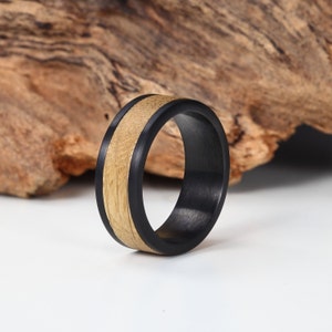 Whisky Fass Holz Wolfram, Holzringe für Männer, Hartmetallring, Holz gebürstet schwarz Wolfram, Holzring mit Whisky Fass Eiche ausgekleidet