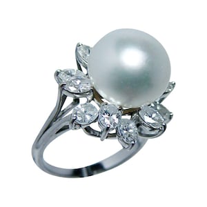 Vintage 18K Gold Genuine Cultured South Sea Pearl 2.4ct Oval Diamond Halo Cocktail Statement Ring Estate