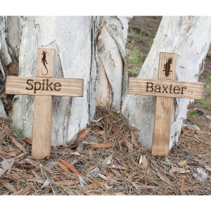 Memorial Cross with Pet Name | Personalized Wood Burial Grave Marker for Dogs, Cats, Reptiles