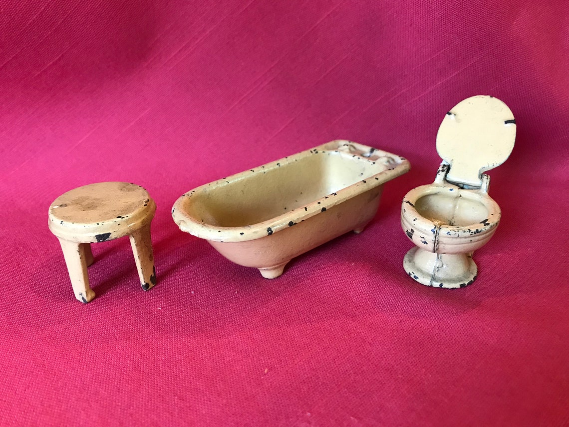 Kilgore Miniature Doll House Bathroom Set Includes, Bath Tub, Toilet
