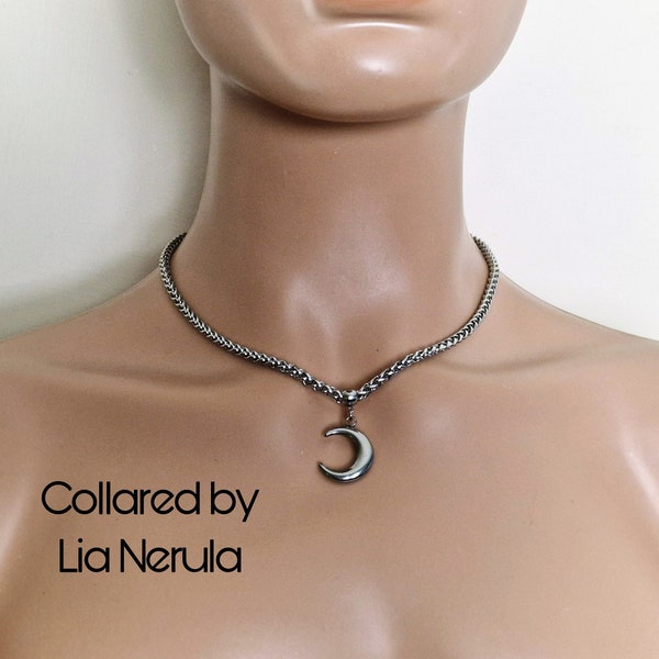 Crescent moon collar, discreet day collars for subs, 24/7 Unisex chunky chain necklace choker with moon pendant and hex locking option