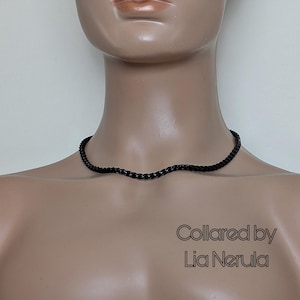 Black Plated Stainless Steel Locking Collar: Discreet Unisex Choker