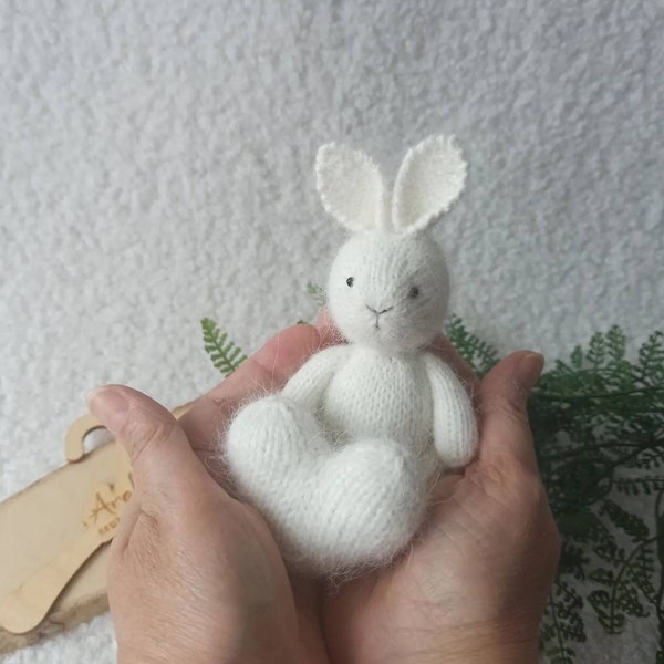 Kleines gehäkeltes Kaninchen für Baby Fotos, gefüllte Mini Herz, Angora flauschig gestricktes Spielzeug, kleiner Strickhase für Foto Requisite, Newborn Posing Requisite