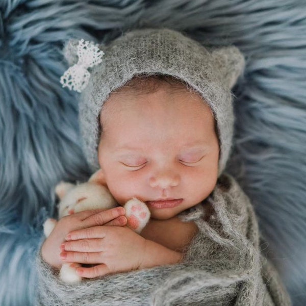 Alpaca Yarn Crochet Hat with Cat Ears - Perfect for Baby Photo Shoots, Soft and Warm Materials, Cat Lover or Newborn Prop Collection