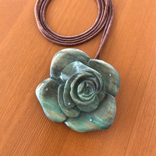 Pono unique wood flower necklace/choker