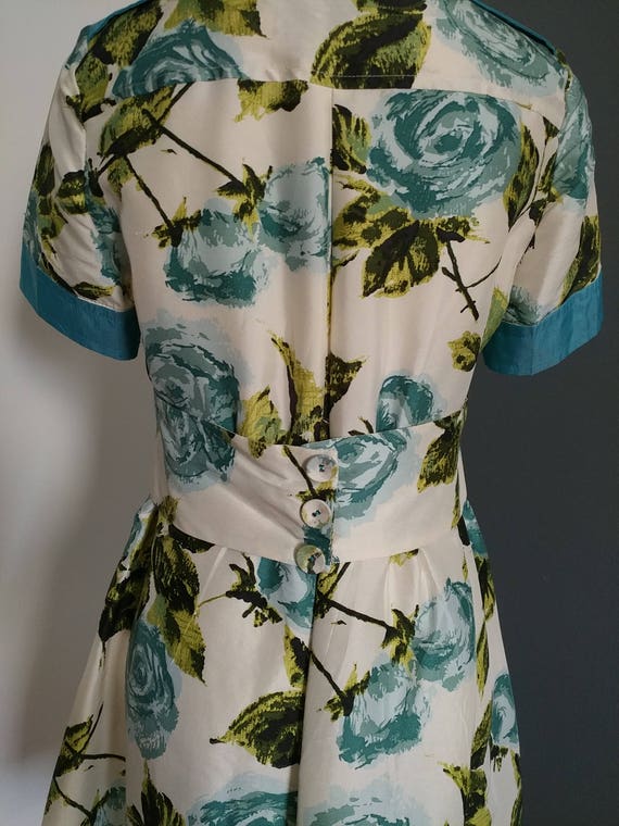 Vintage 70s silk floral cocktail dress, fit size … - image 7