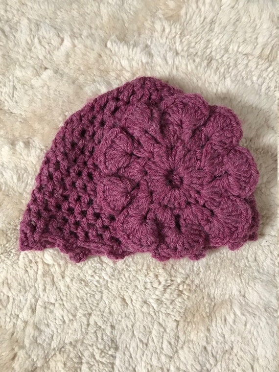 Vintage big flowery crochet red/burgundy hat