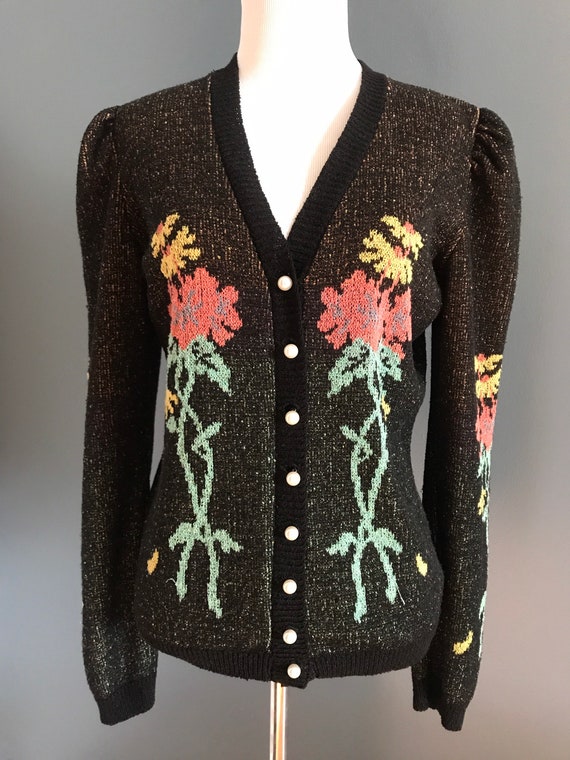 Gorgeous knit floral puffy sweater cardigan