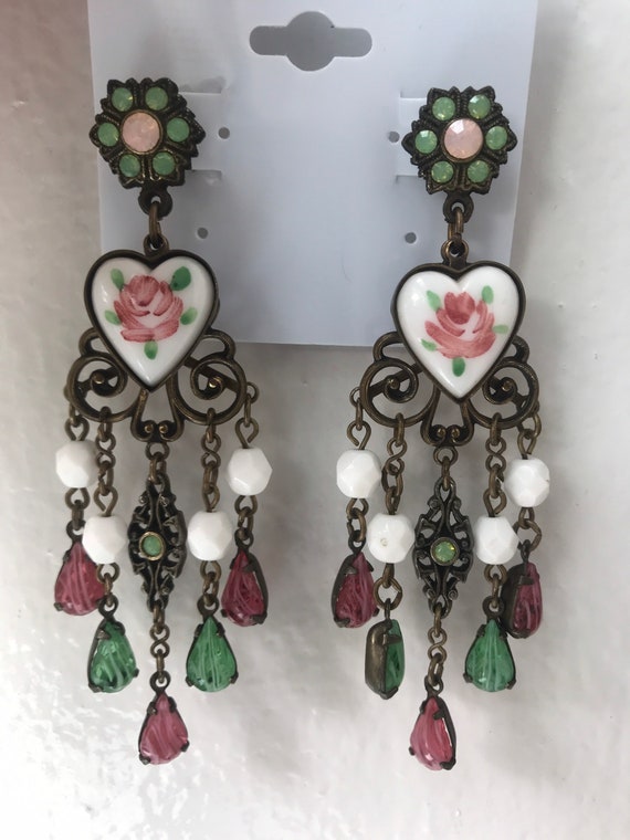 Romantic enamel floral/heart dangling earrings - image 2