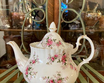 Royal Albert Lavender Rose.Teapot. Large Size. Produced in England  1961 to 2009.